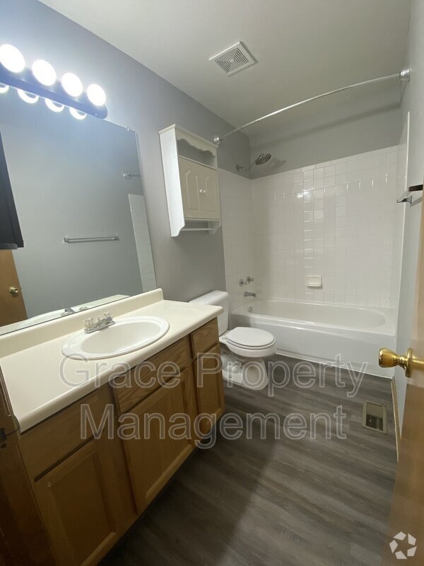 Building Photo - 10030 Umatilla Way Rental