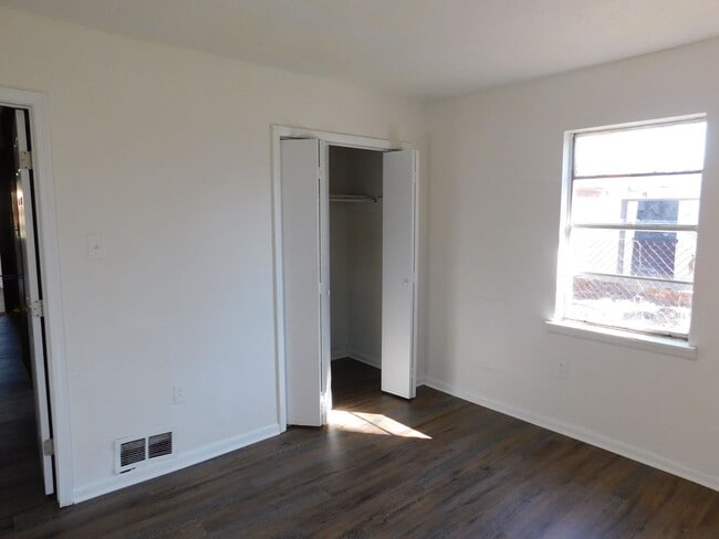 Photo - Hubbard Ave 2367-2369 (duplex) - AH Unidad 2367 Hubbard Ave  (right)