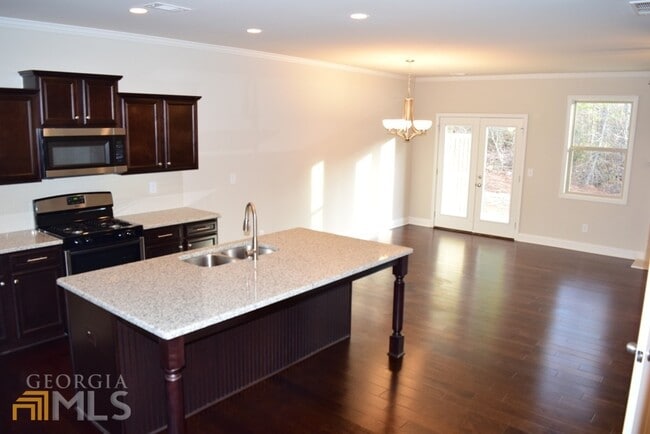 Photo - 5 Holdings Dr