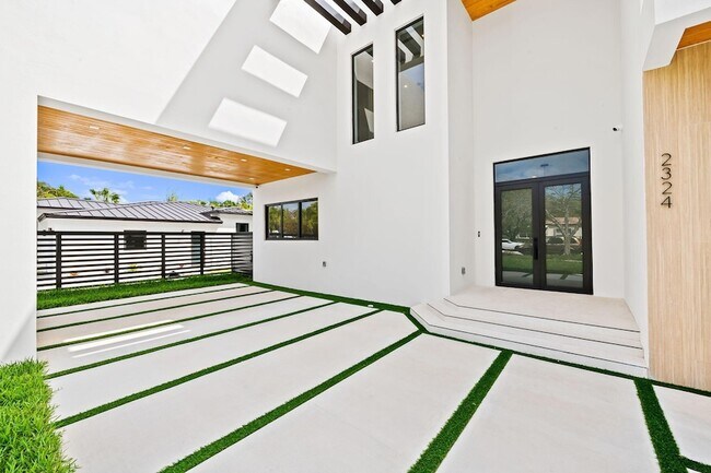 Photo - 2324 SW 26th St