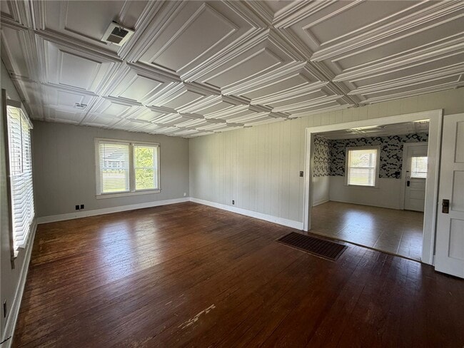 Photo - 403 SW E St