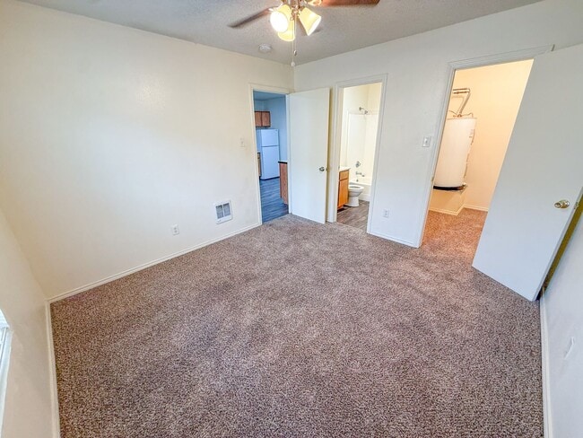 Building Photo - Cozy 1 Bedroom Apartment in Lubbock! Unit A10