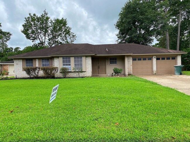 945 Chatwood Dr, Beaumont, TX 77706 - 945 Chatwood Dr, Beaumont, TX 77706 House