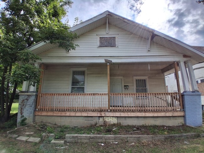 Building Photo - 501 Bowman-N