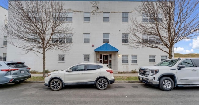 Building Photo - 1008 Rittenhouse St NW