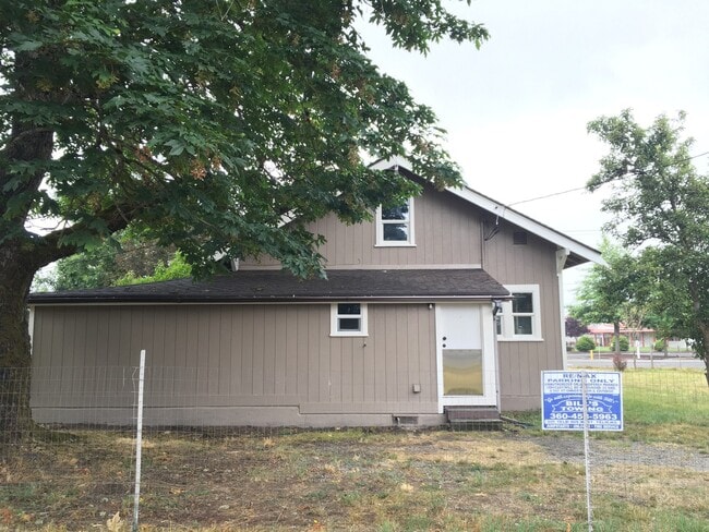 Photo - 3 Bdrm, 1 Bath Plus Bonus Room! Heart of Yelm! Fully Fenced Yard!