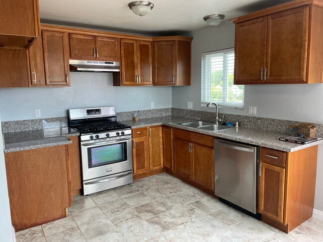 Photo - 5843 Myrtle Ave Apartment