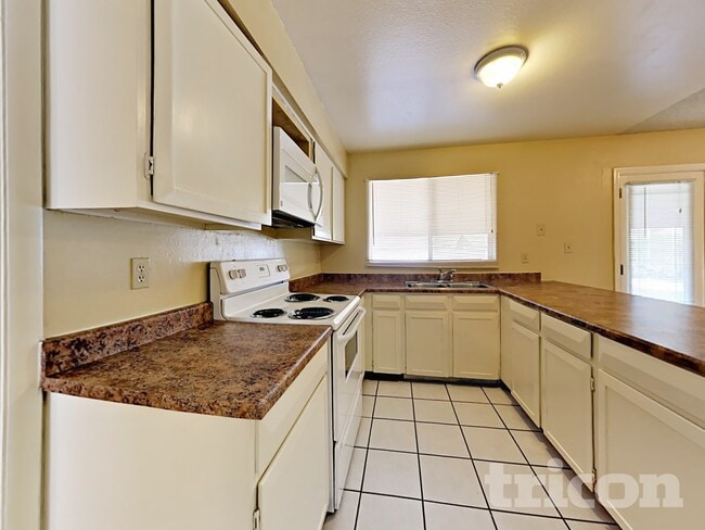 Photo - 4302 N 79th Ave