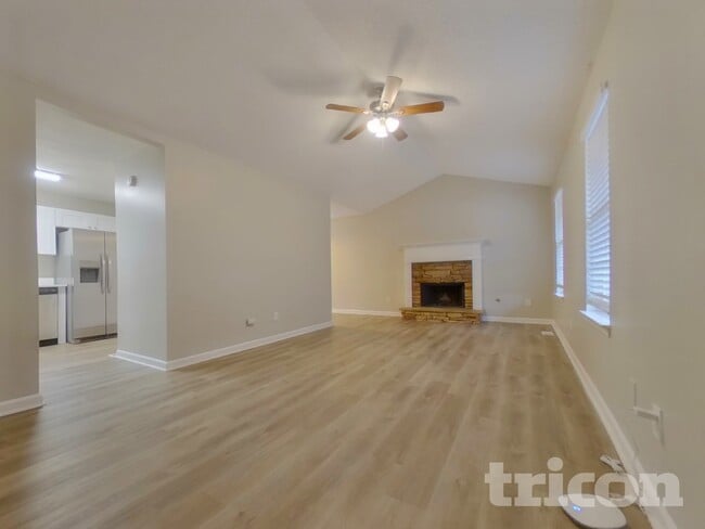 Photo - 210 Legend Dr