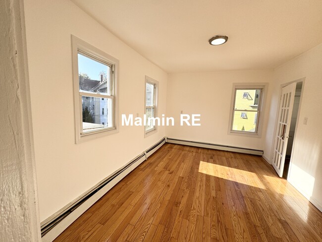 Building Photo - 49 Chestnut Ave Rental