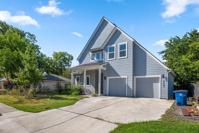 Photo - 2303 Rogge Ln