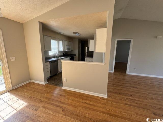 Photo - 208 Rail St