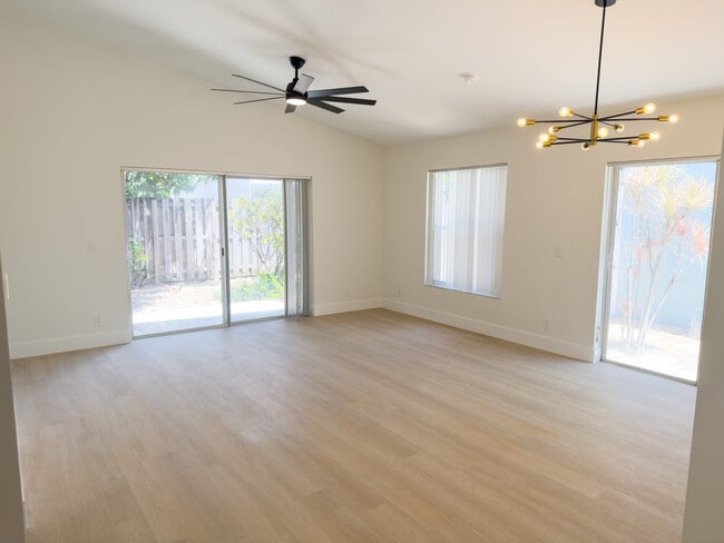 Photo - 6561 Fern St