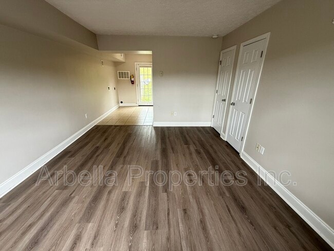 Photo - 133 Walker St