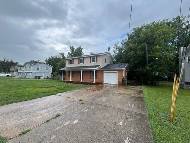 Photo - Stunning Newly Remodeled 4BR/2BA Home in Huntsville – Pet Friendly!