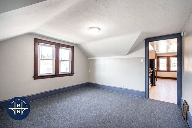 8208 W Lincoln Ave