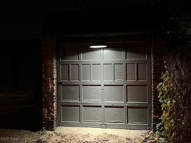 Photo - 1872 W 47th St