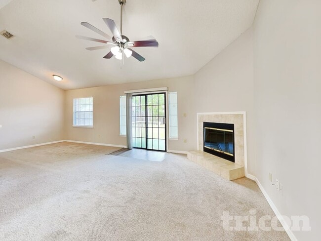 Photo - 8129 Mactavish Way W