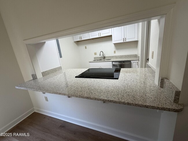 Photo - 110 W Bayou Pkwy