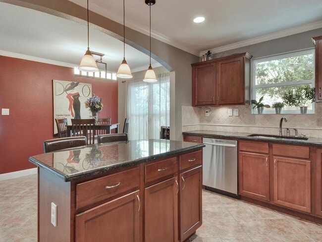 Photo - 610 W N Loop Blvd