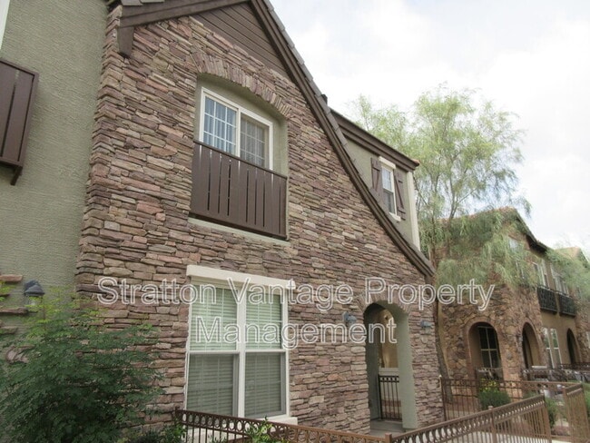 Building Photo - 2741 S Equestrian Dr Rental