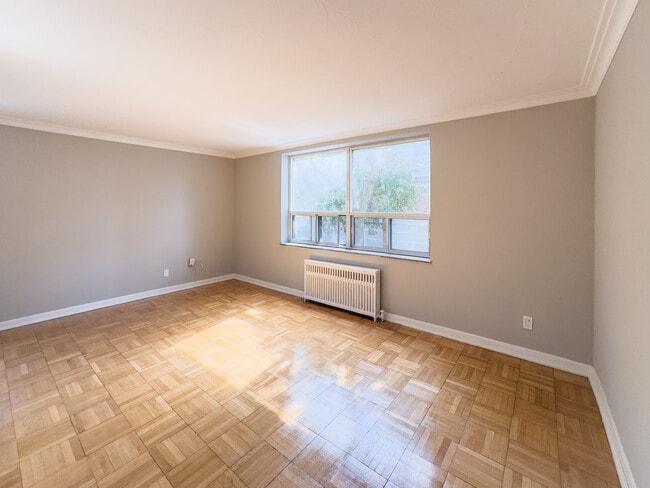 Photo - 1675 Eglinton Avenue West