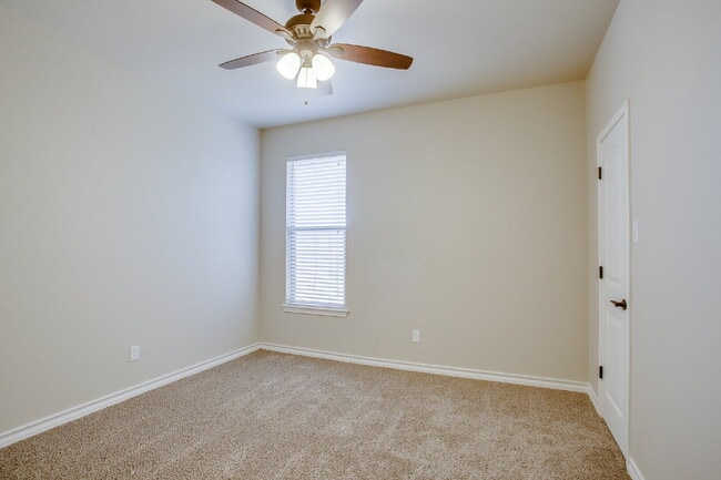 Photo - Beautiful Duplex with lots of Extras