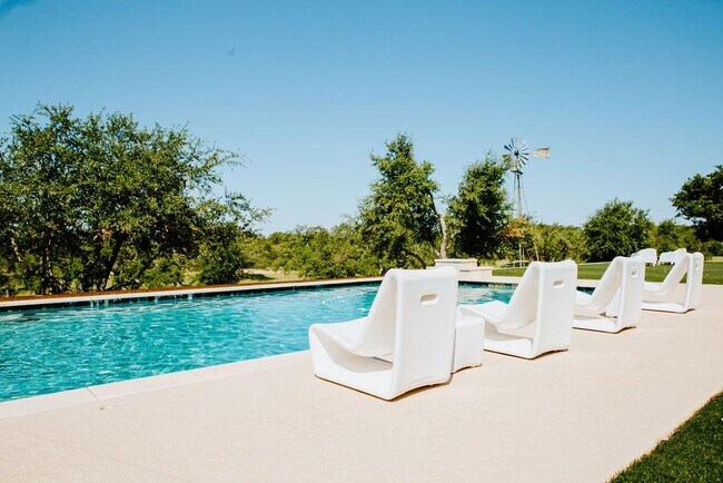 Photo - 2300 W Fitzhugh Rd