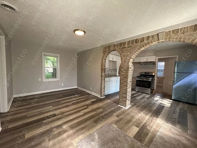 Photo - 76 W Strathmore Ave