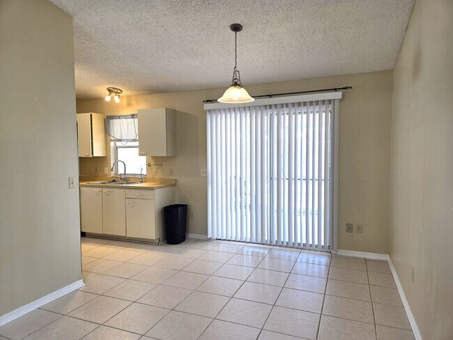 739 Heathrow Ave