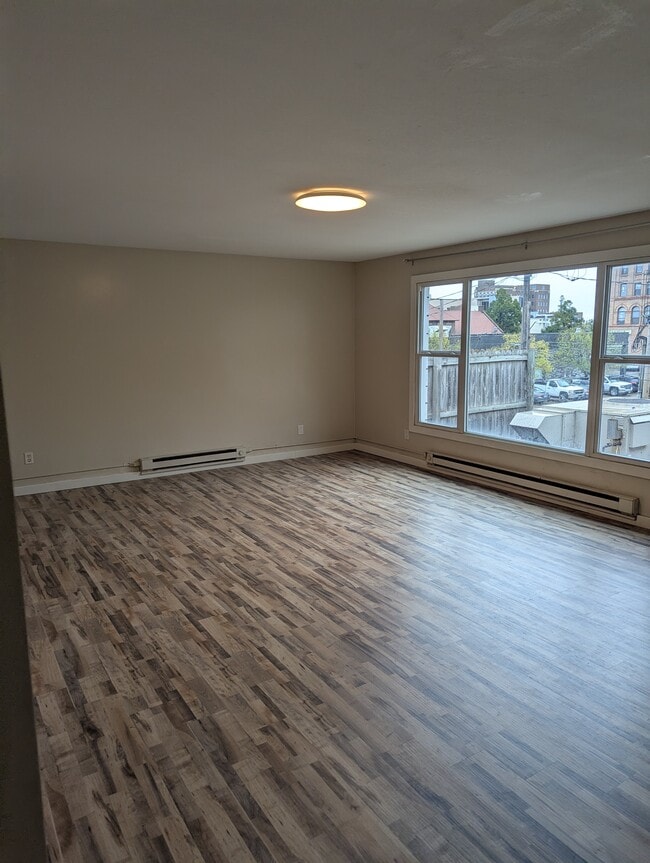 Building Photo - 16 8th St S Unit 1