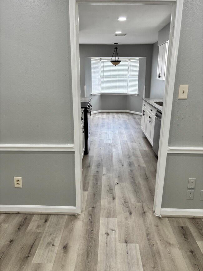 Photo - 815 Pebbleshire Dr