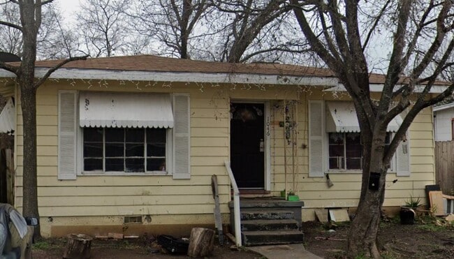 Photo - 1046 Poinsettia House