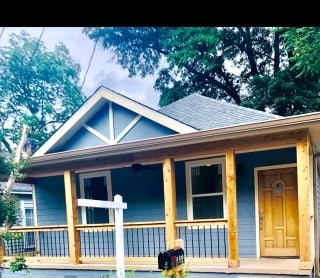 Front porch seating. - 916 Coleman St SW (Atlanta, GA)