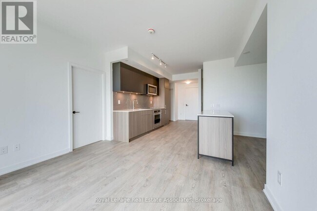 Photo - 220 Missinnihe Wy Unit 806