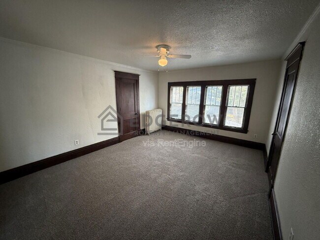 Photo - 1029 Tamarack Ave NW