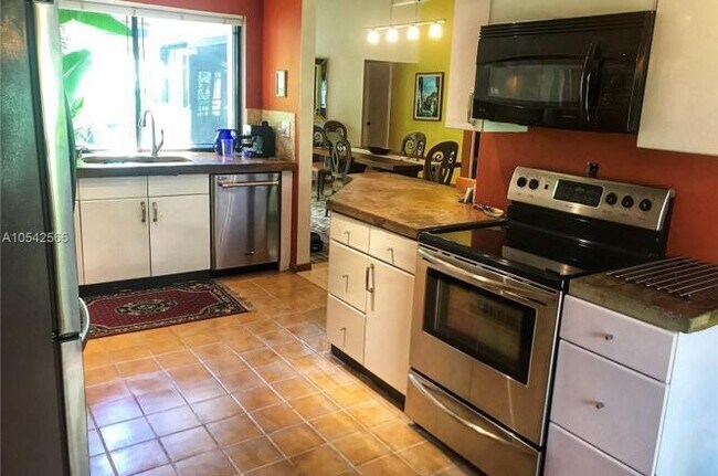 Photo - 414 NE 195th St