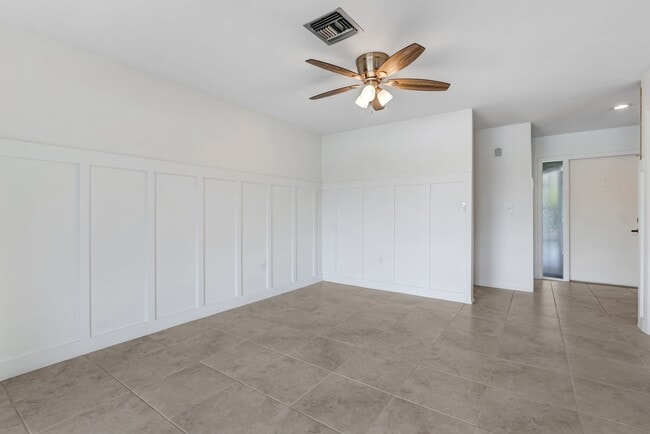 Photo - ** LAKEWOOD ** 3 BED / 2 BATH / GARAGE - SINGLE FAMILY HOME - GREAT LOCATION! - PET OK - ANNUAL R...