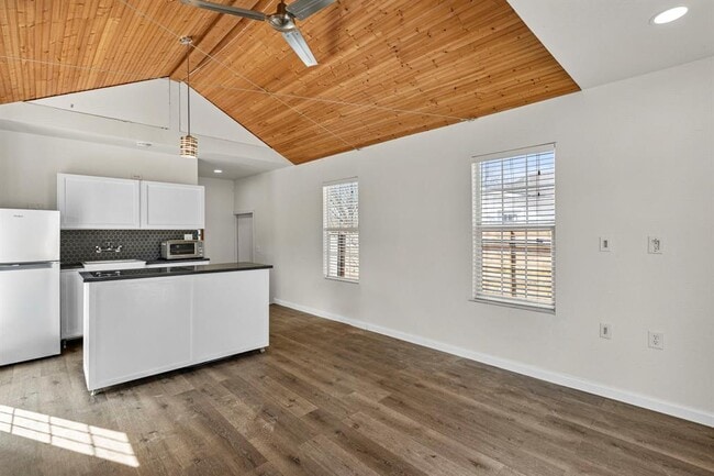 Photo - 13415 Crane Rd