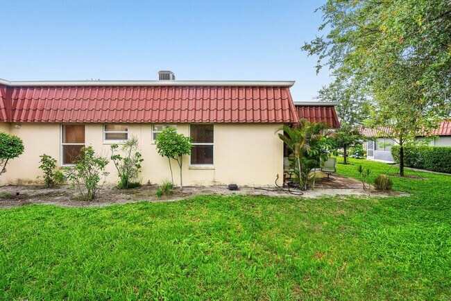 Photo - 289 Cape Cod Cir
