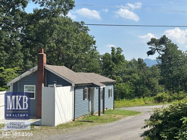 Photo - 812 Montvue Rd House