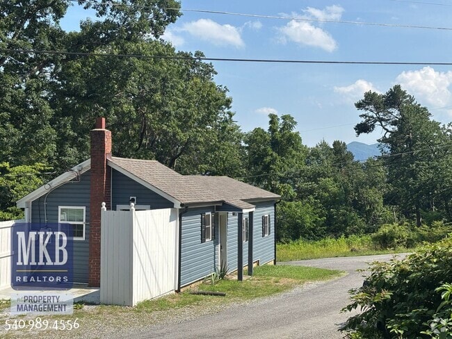 Building Photo - 812 Montvue Rd Rental
