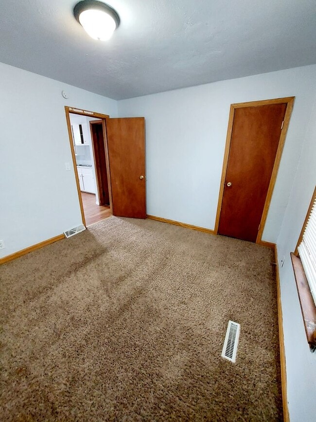 Photo - 1129 St George St Unit B