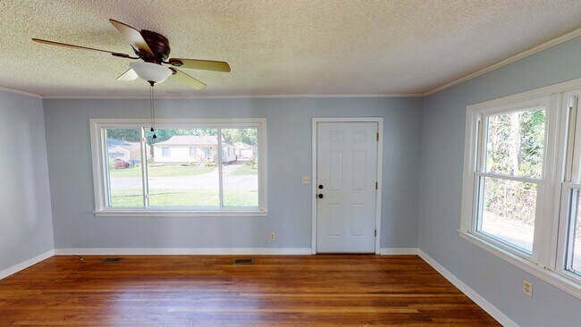 Photo - 3815 W 42nd St