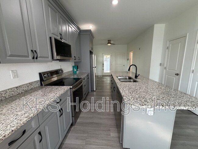 Photo - 1010 Joyce St