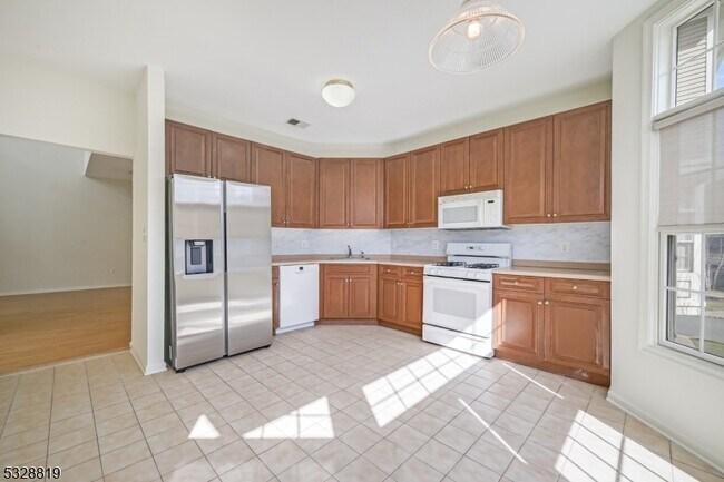 103 Crown Ct