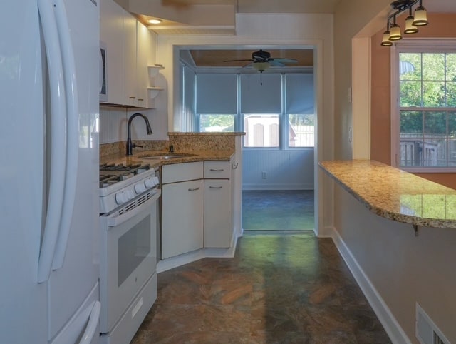 Building Photo - 7141 Greenwood Ave