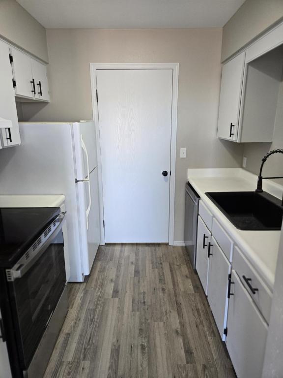 Photo - 2600 N Hobart St