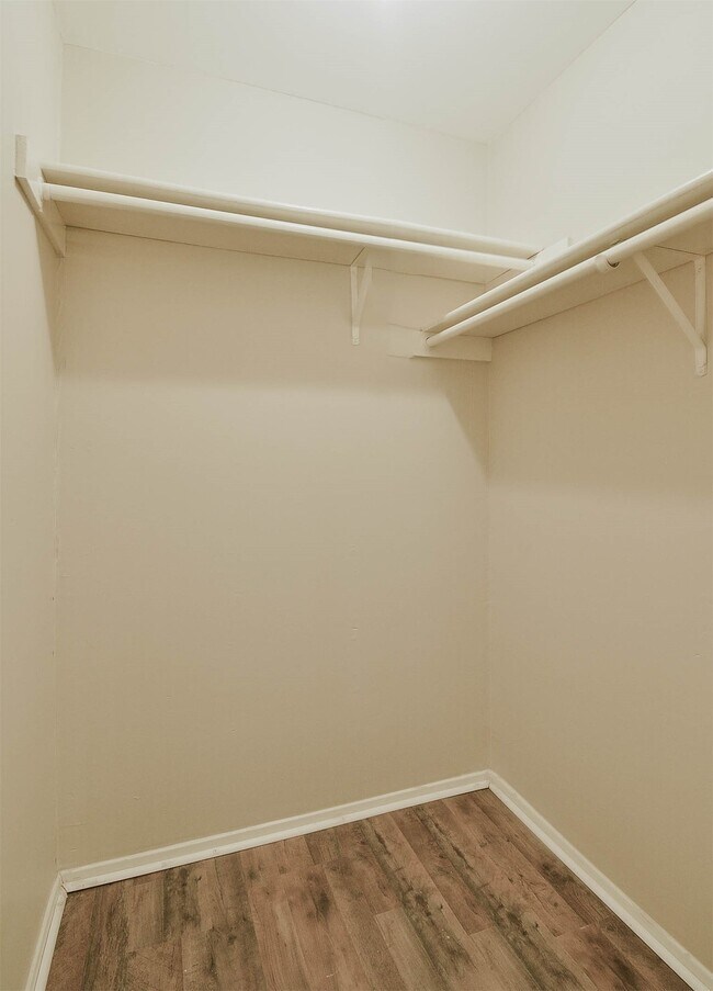 Building Photo - 2915 Valley Rose Dr