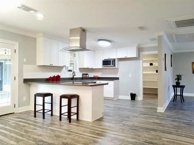 Building Photo - Spacious 3 Bedroom Home in Green Acres – F...